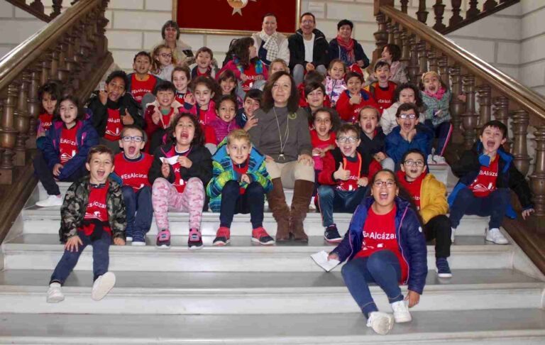 El alumnado de 2º de Primaria del colegio Gloria Fuertes se interesa por la gestión municipal