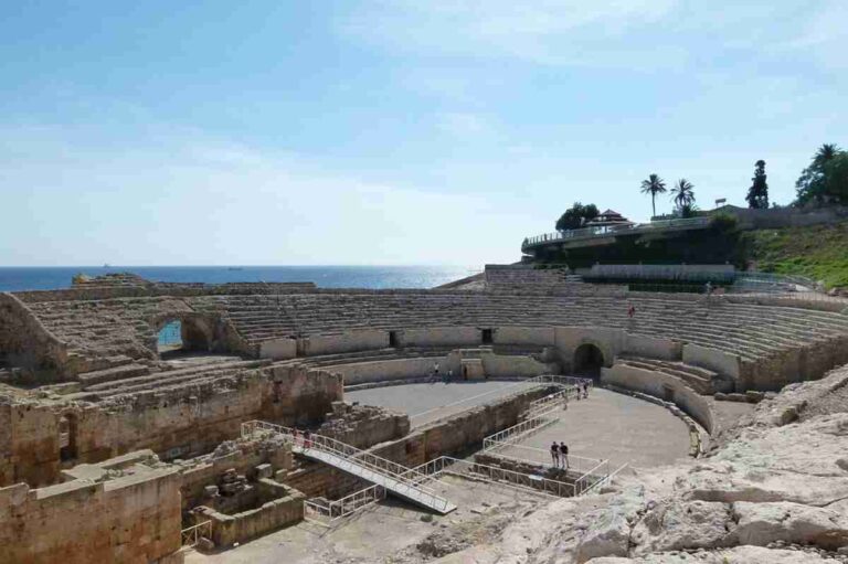Ciudad de Tarragona histórica y monumental para una viaje de otoño