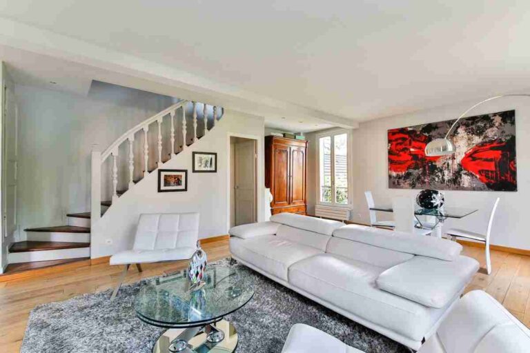 Decorar un salón con color blanco elegante y actual