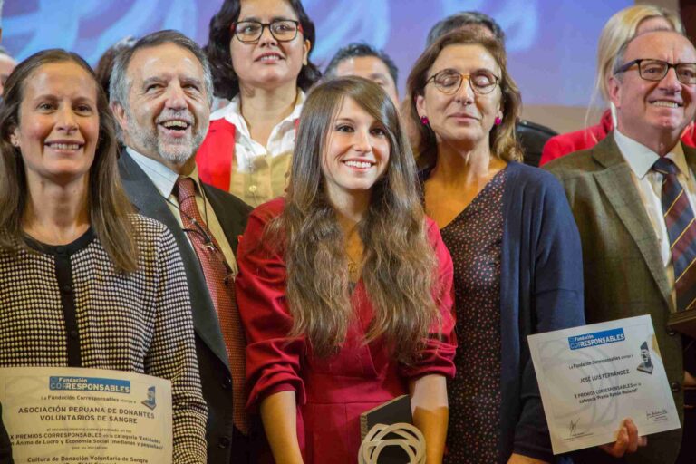 La alcazareña Victoria Carrazoni, recibió el Premio «Corresponsables» por la campaña #PaintGold