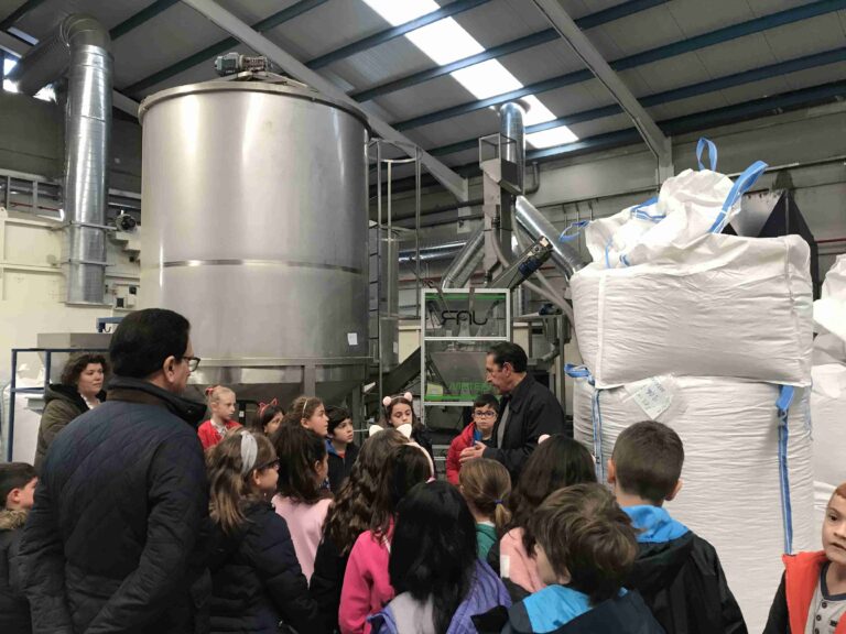 Alumnos del colegio Alces visitan, con el Centro de Empresas, las instalaciones de Ecopistacho