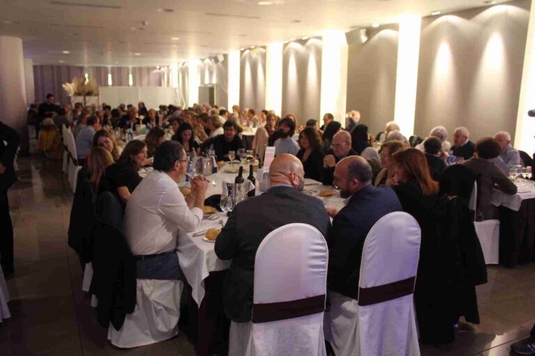 Más de 200 personas contribuyen a la investigación contra el cáncer participando en la cena anual de la AECC