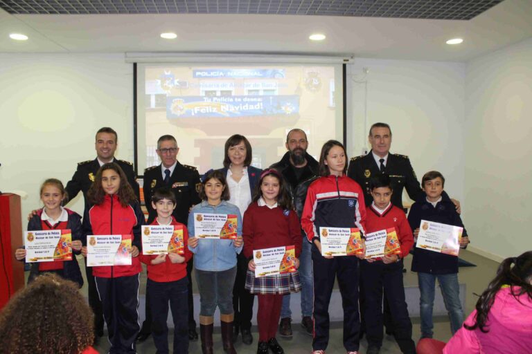 La Policía Nacional ya tiene felicitación navideña propia elegida del I Concurso de Dibujo «Crea tu postal de Navidad»