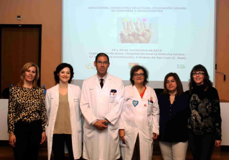 Más de un centenar de profesionales reciclan conocimientos en el Hospital Mancha Centro para ayudar a jóvenes con problemas