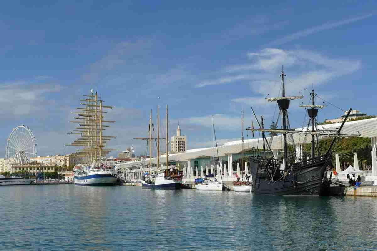 Visitar la preciosa ciudad de Málaga en Andalucía 5 puerto de la ciudad de malaga