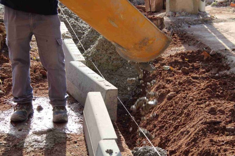 Alcázar de San Juan inicia la rehabilitación del acerado de la zona industrial