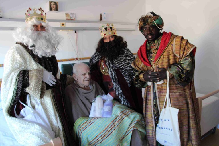 Alcázar finalizó su ciclo de actividades navideñas con una colorida Cabalgata de Reyes