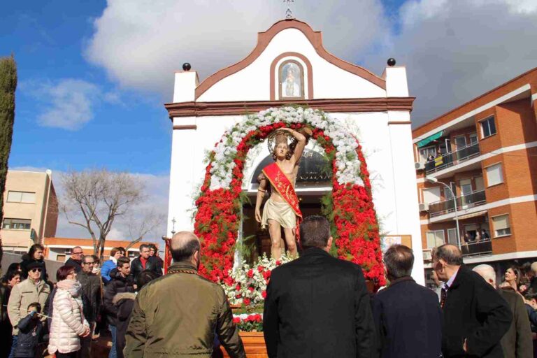 Alcázar volvió a arropar a San Sebastián en su procesión hacia la ermita