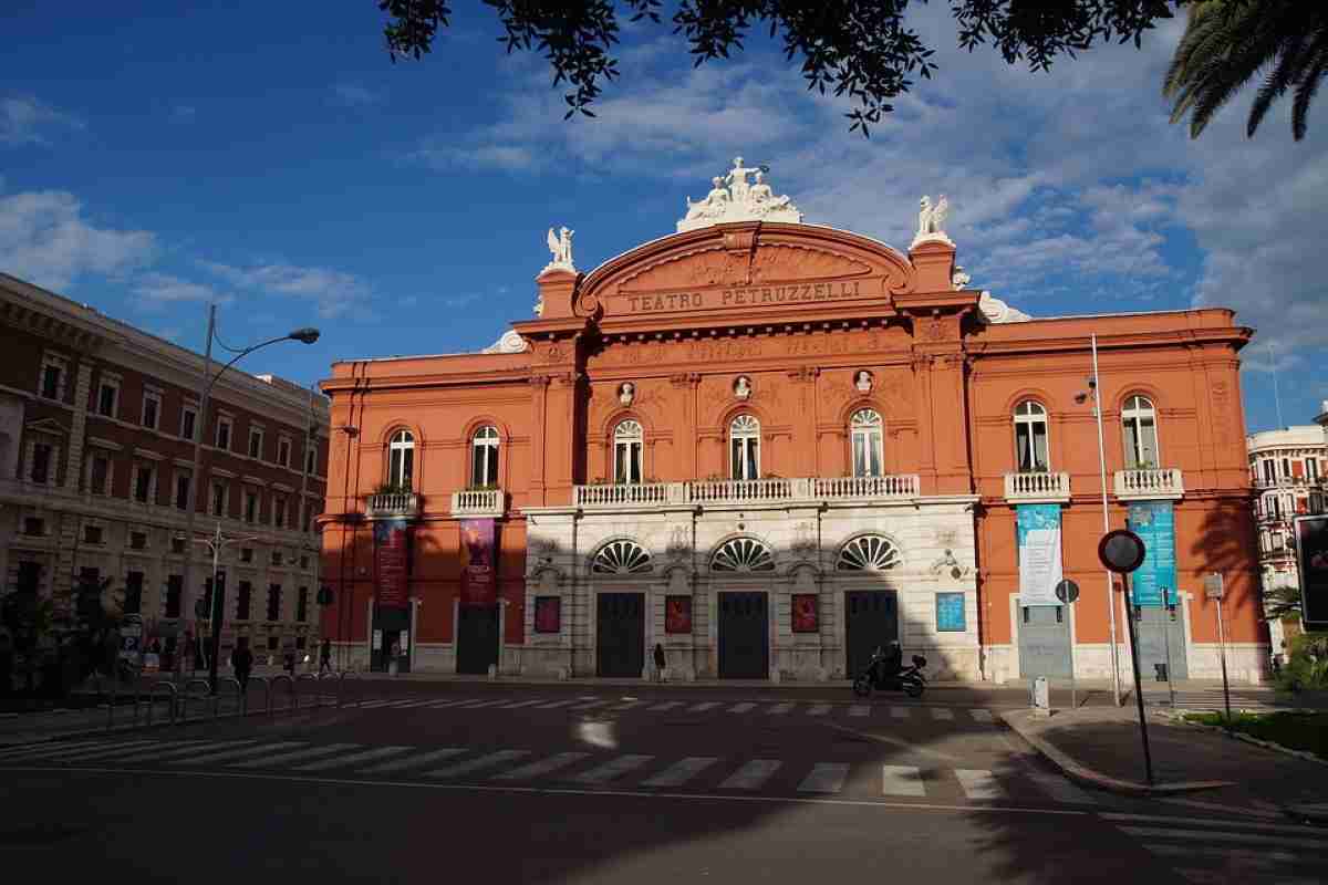 teatro petruzelli en bari italia