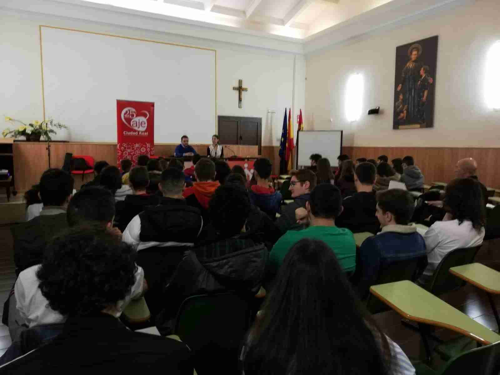 AJE fomenta la cultura del emprendimiento entre el alumnado de Secundaria de Puertollano 2