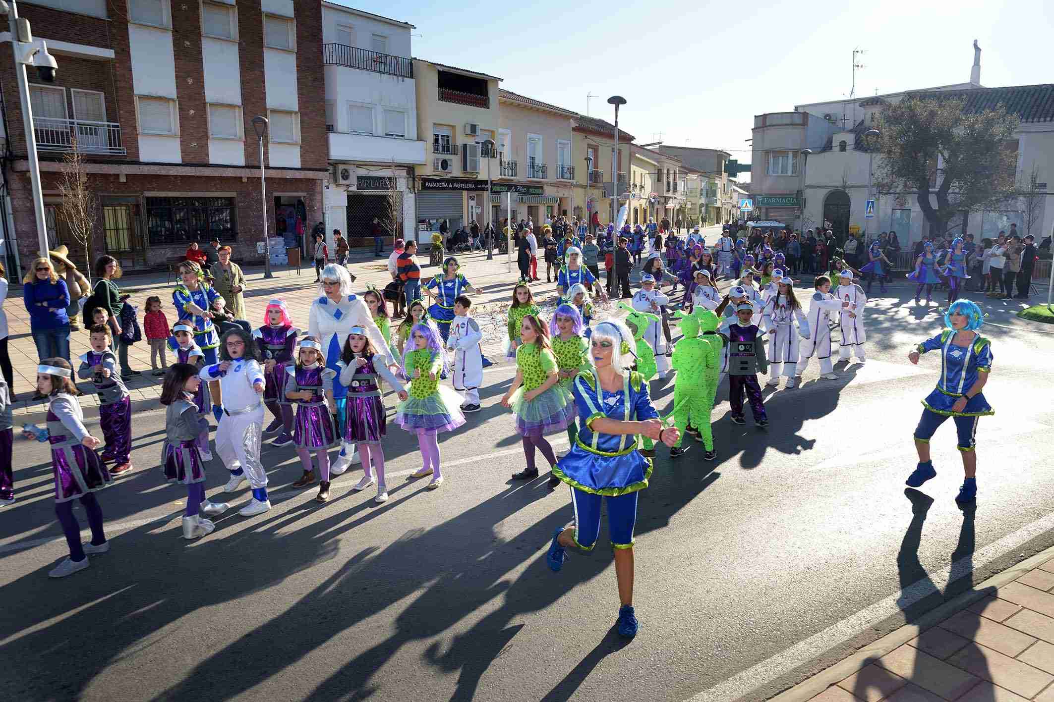Cientos de niños participaron en el Desfile de Comparsas Infantiles de Argamasilla de Alba 5