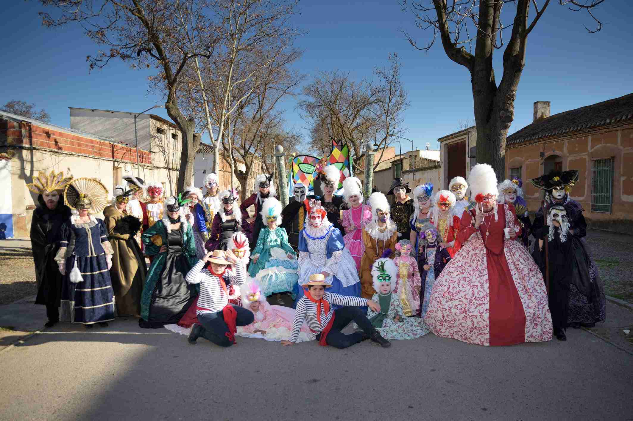 Ritmo, color y mucha originalidad en el Desfile de Comparsas 2020 de Argamasilla de Alba 2
