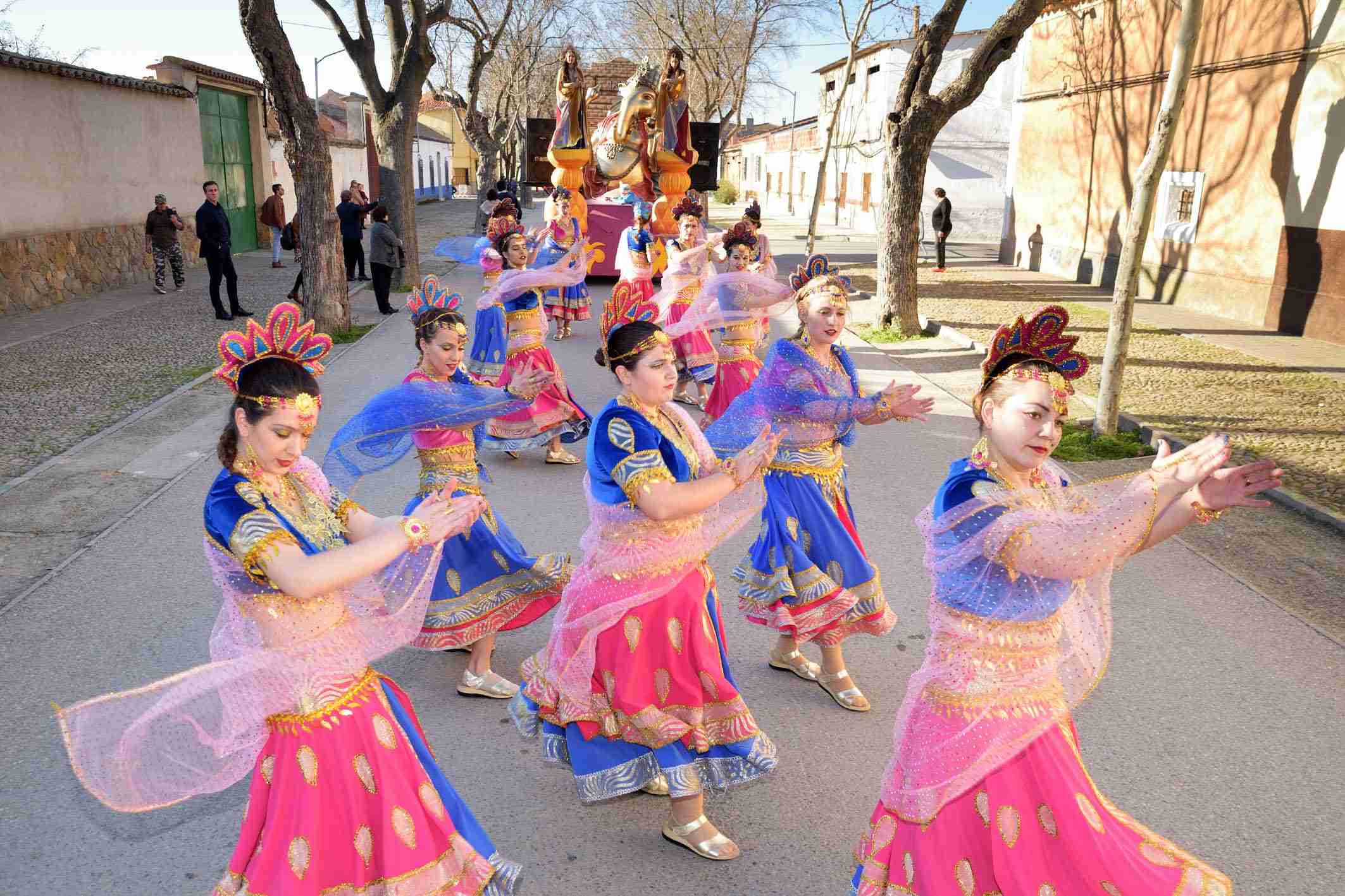 Ritmo, color y mucha originalidad en el Desfile de Comparsas 2020 de Argamasilla de Alba 4