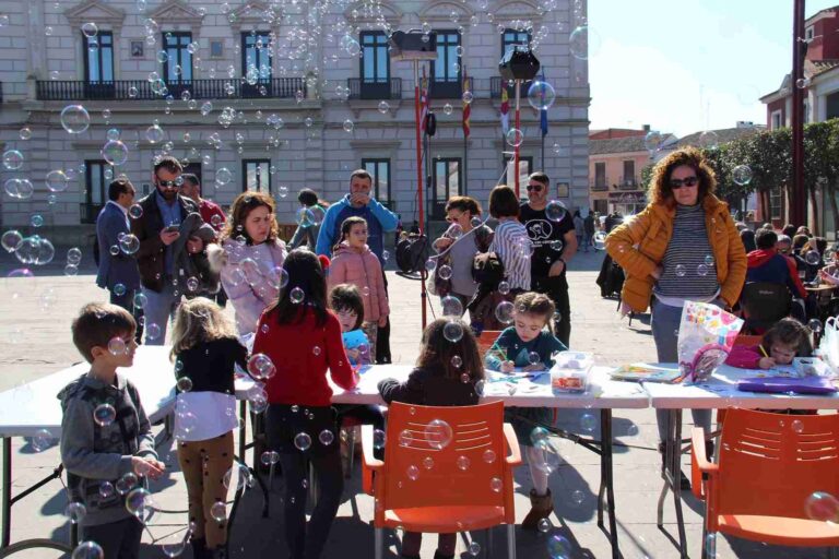 AFANION reivindica en Alcázar servicios universales para los niños con cáncer bajo el lema «No más barreras»