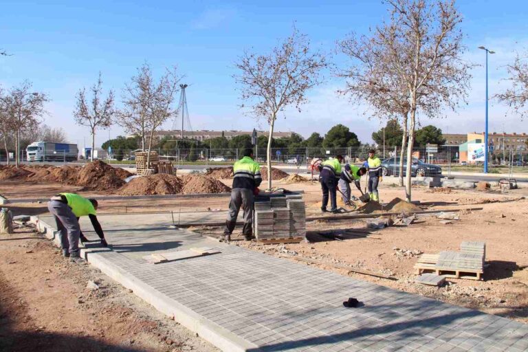 Nueva zona de ocio y paseo al final de la Avenida de la Constitución para el verano