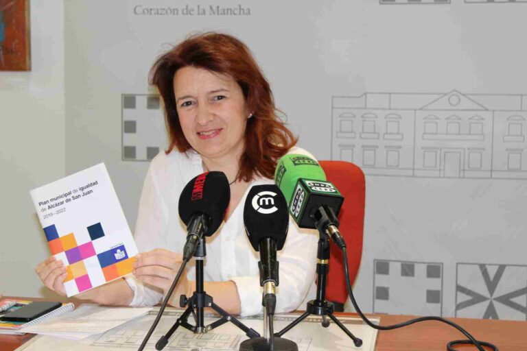 Presentada la guía de fácil lectura del I Plan de Igualdad Municipal en Alcázar