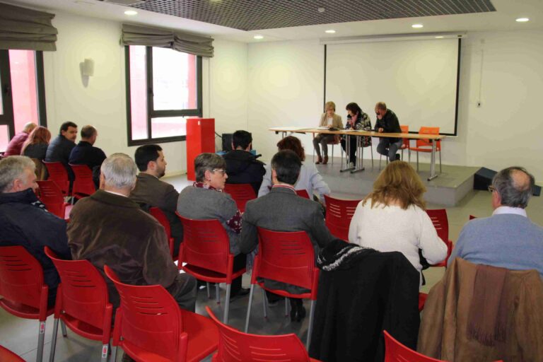 Reunión del Consejo Vecinal para poner en marcha la segunda edición de los Presupuestos Participativos e informar a vecinos sobre los proyectos FEDER