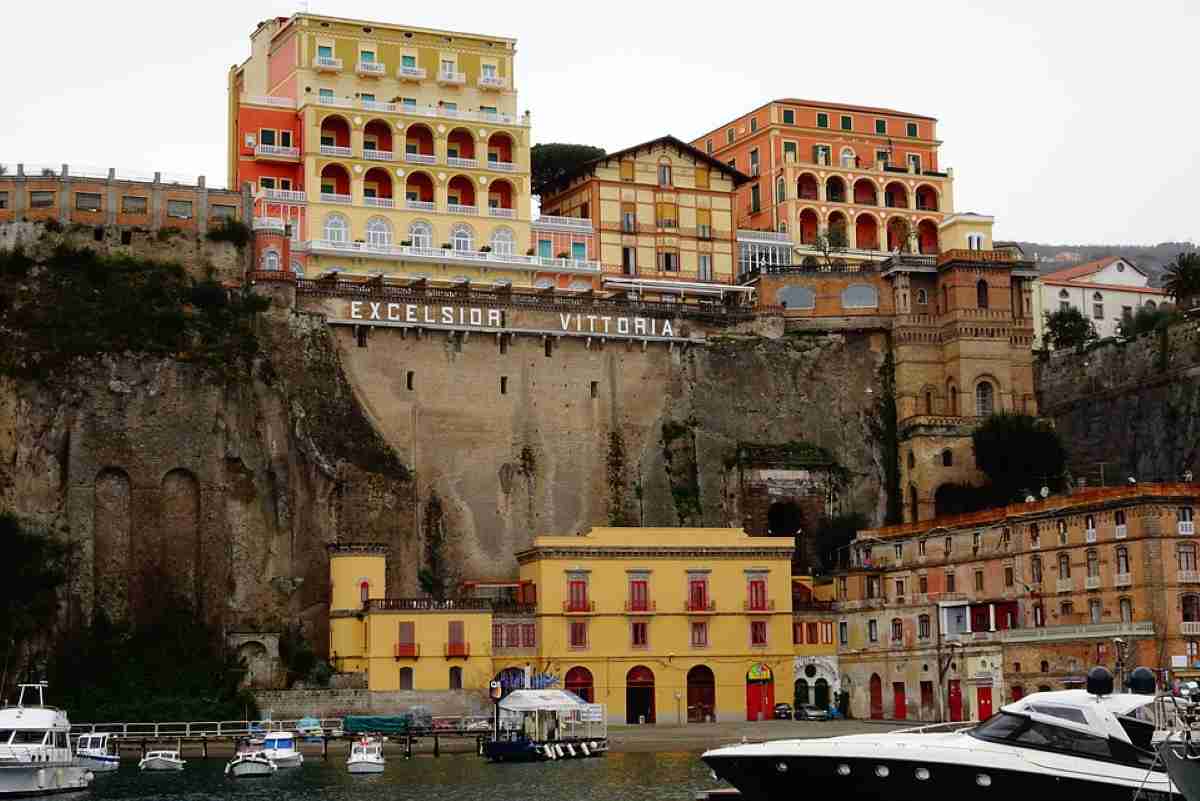 zona hotelera de sorrento italia