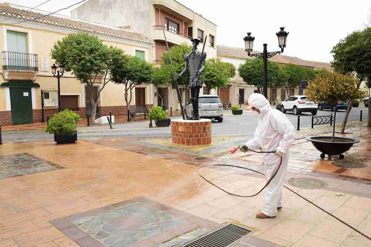 El Ayuntamiento de Argamasilla de Alba comienza las tareas de desinfección contra el COVID-19 1