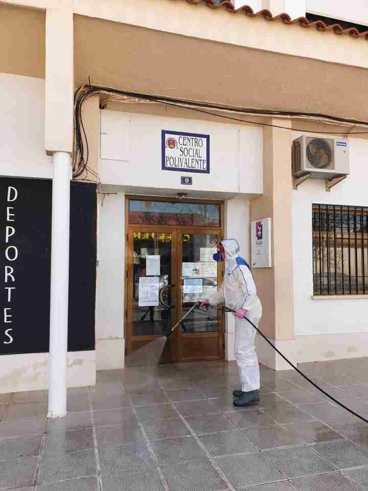 Villarta de San Juan desinfecta calles y lugares de tránsito para combatir el coronavirus 3