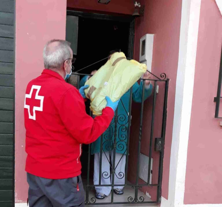 Alcázar de San Juan coordina una cadena de personas voluntarias que van a coser 30.000 mascarillas