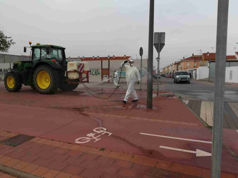 Alcázar de San Juan continua con las tareas de desinfección de calles