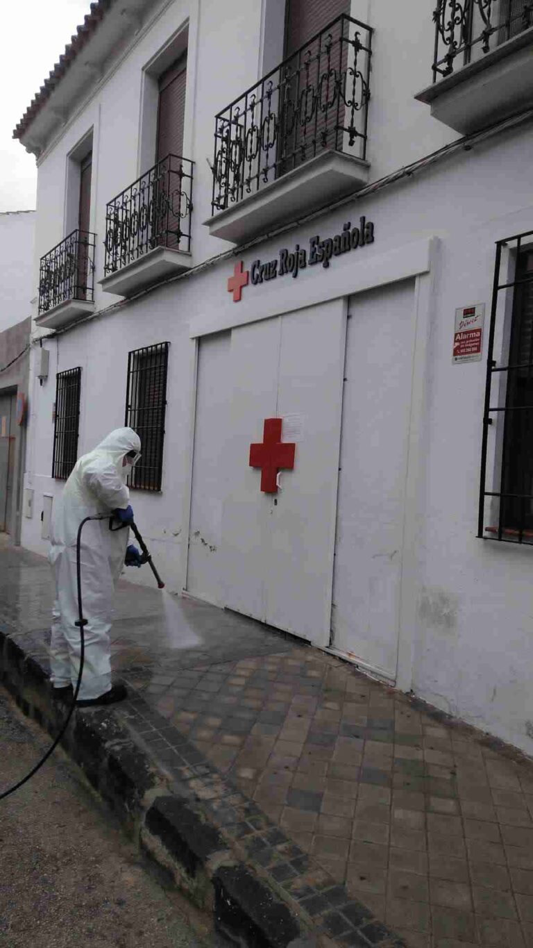 Continúa la limpieza en las calles de Alcázar, pero cumpliendo la normativa del último decreto del gobierno