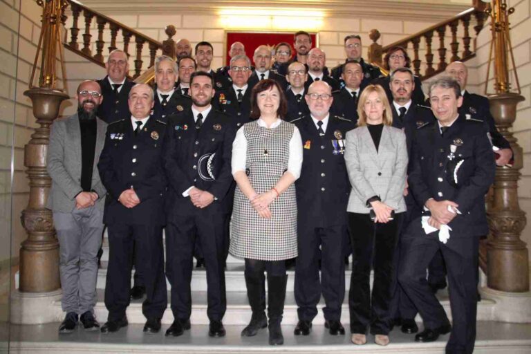 El jefe de Policía de Alcázar de San Juan reconocido por sus compañeros en la celebración de su patrón