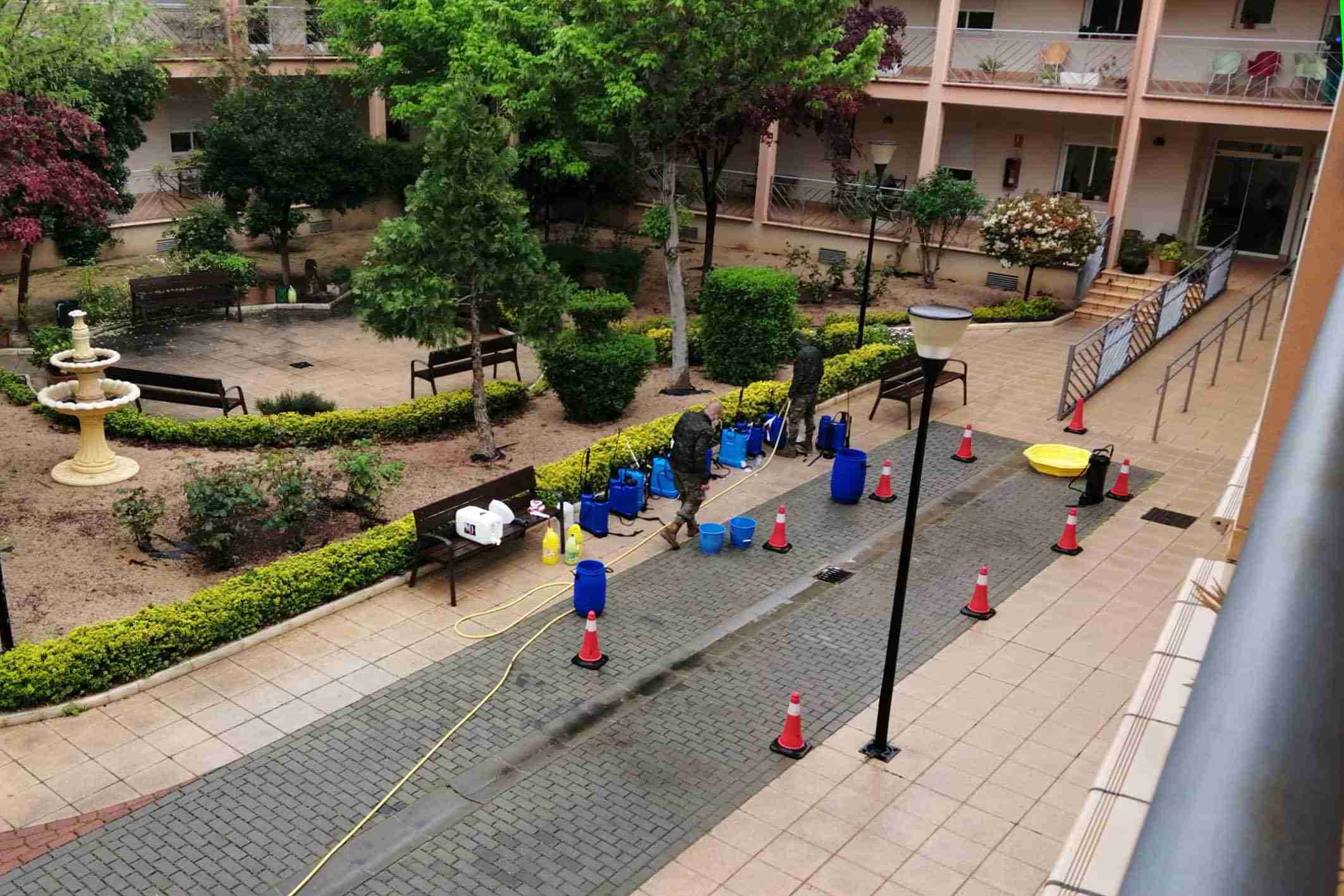 El Ejército realiza tareas de desinfección el a Residencia de Mayores “Virgen de Peñarroya” 3