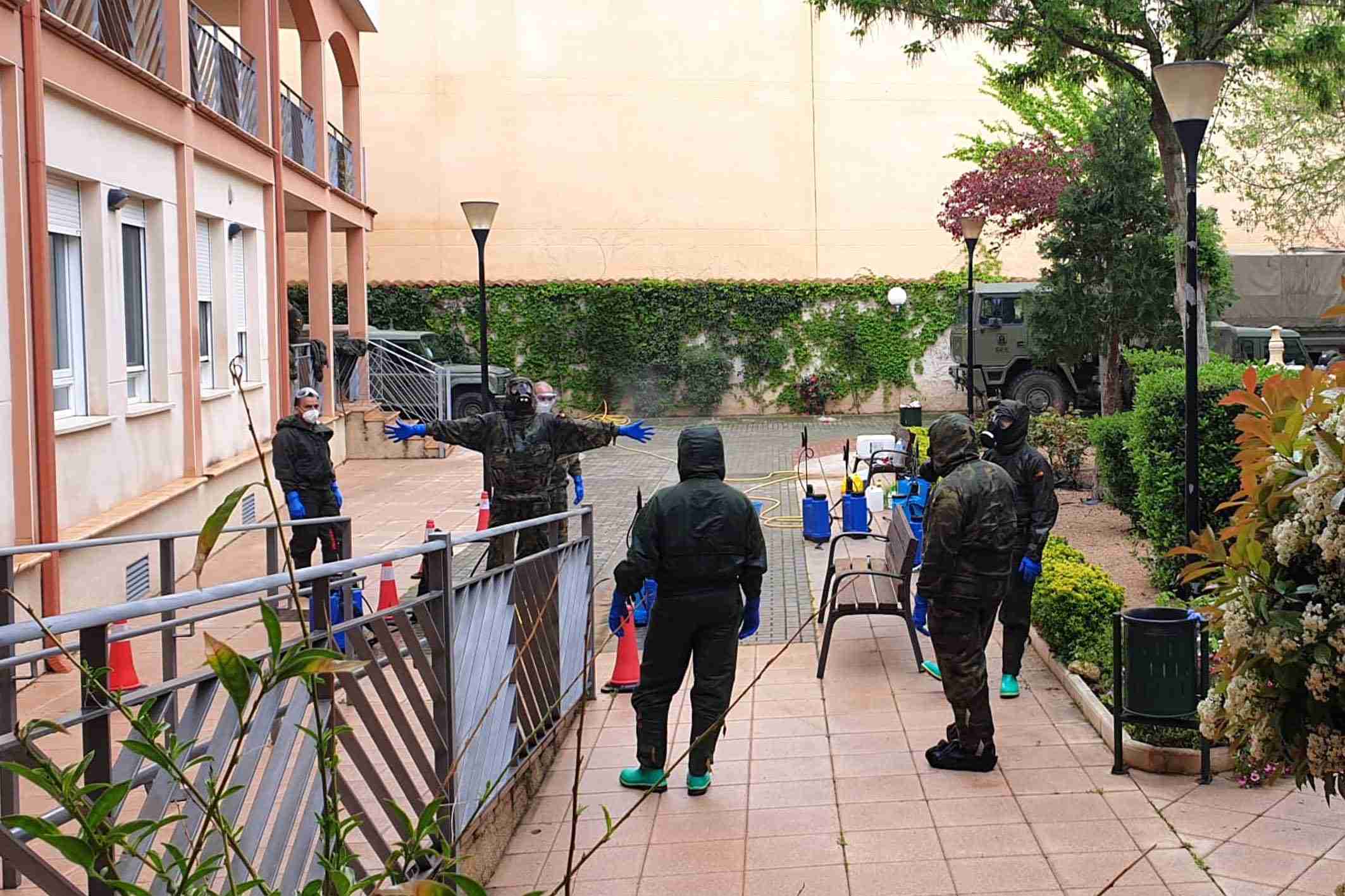 El Ejército realiza tareas de desinfección el a Residencia de Mayores “Virgen de Peñarroya” 2