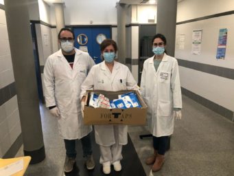 Entrega material al Centro de Salud de Herencia 341x256 - Ánthropos y la generosidad de la comunidad ante el coronavirus