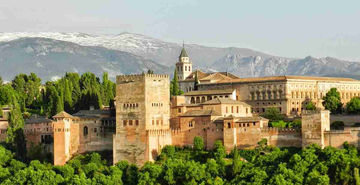 5 viajes literarios por España que te inspirarán para ese viaje después de la pandemia 5 viaje literario por granada alhambra