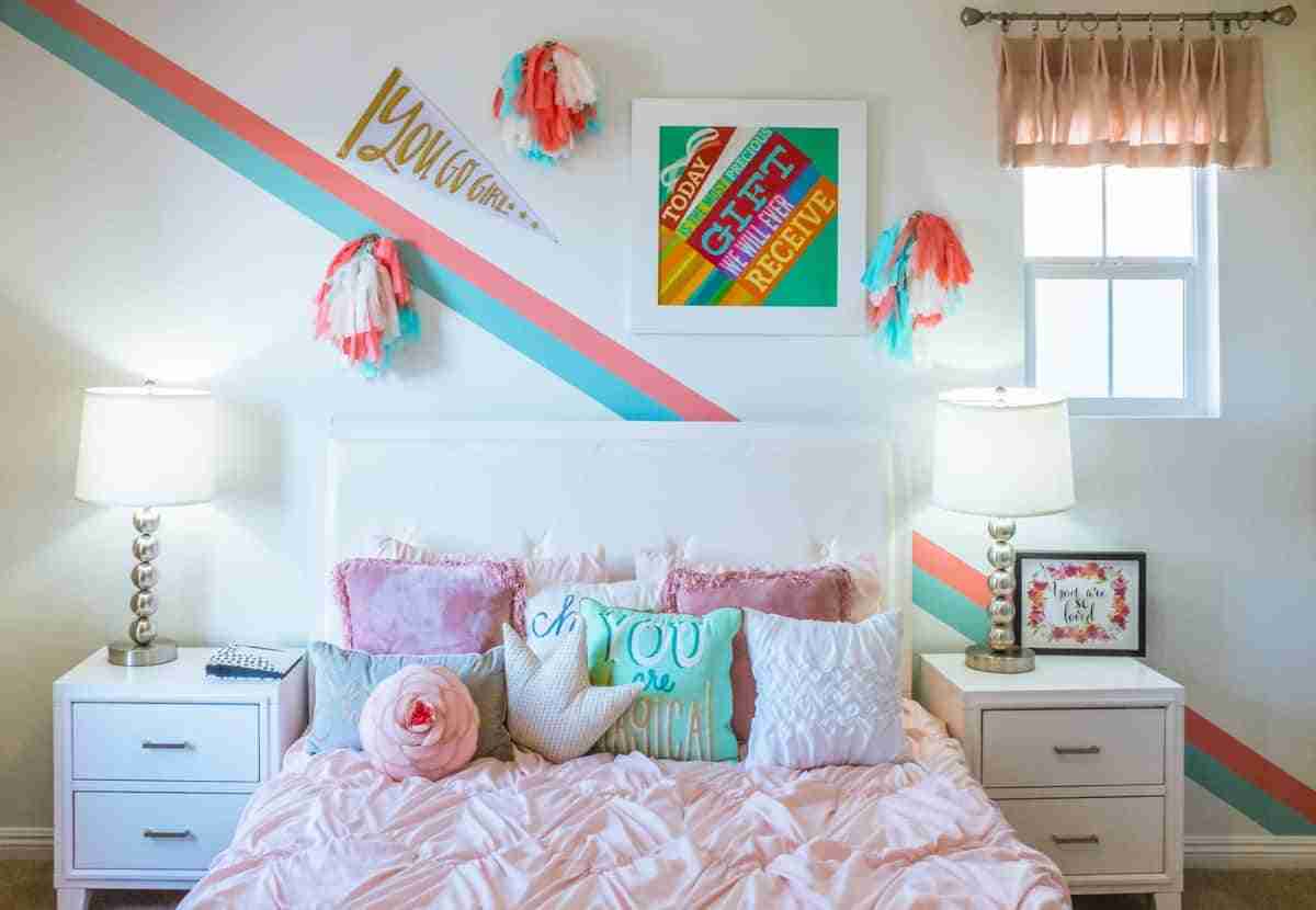 decorar un dormitorio femenino colorido