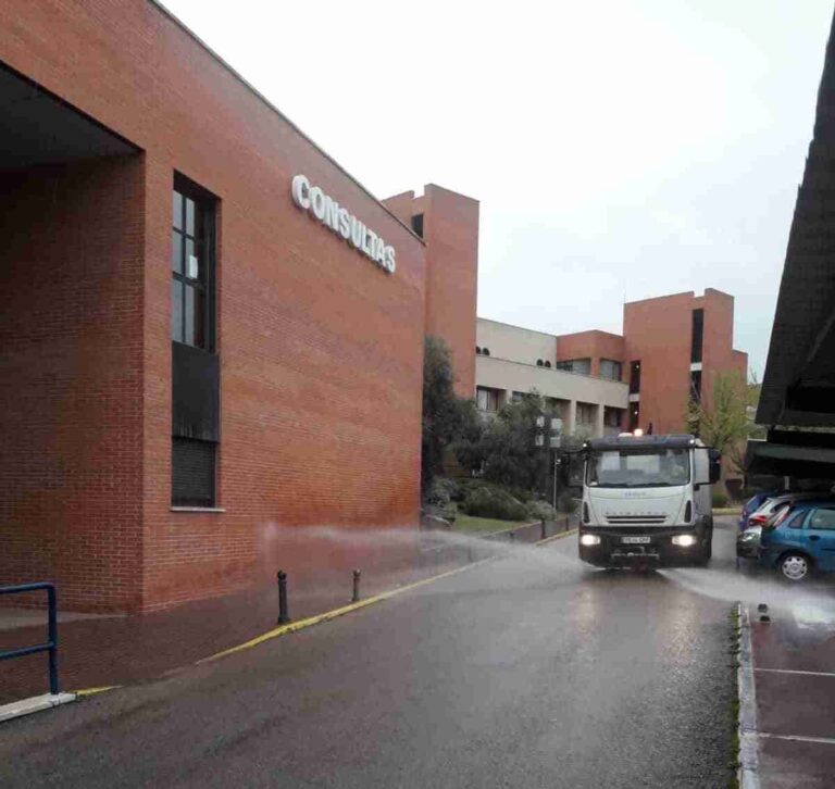 Alcázar insta a los propietarios de solares urbanos a la limpieza de vegetación ante la llegada del verano