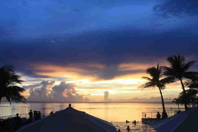 puesta de sol en la isla de guam