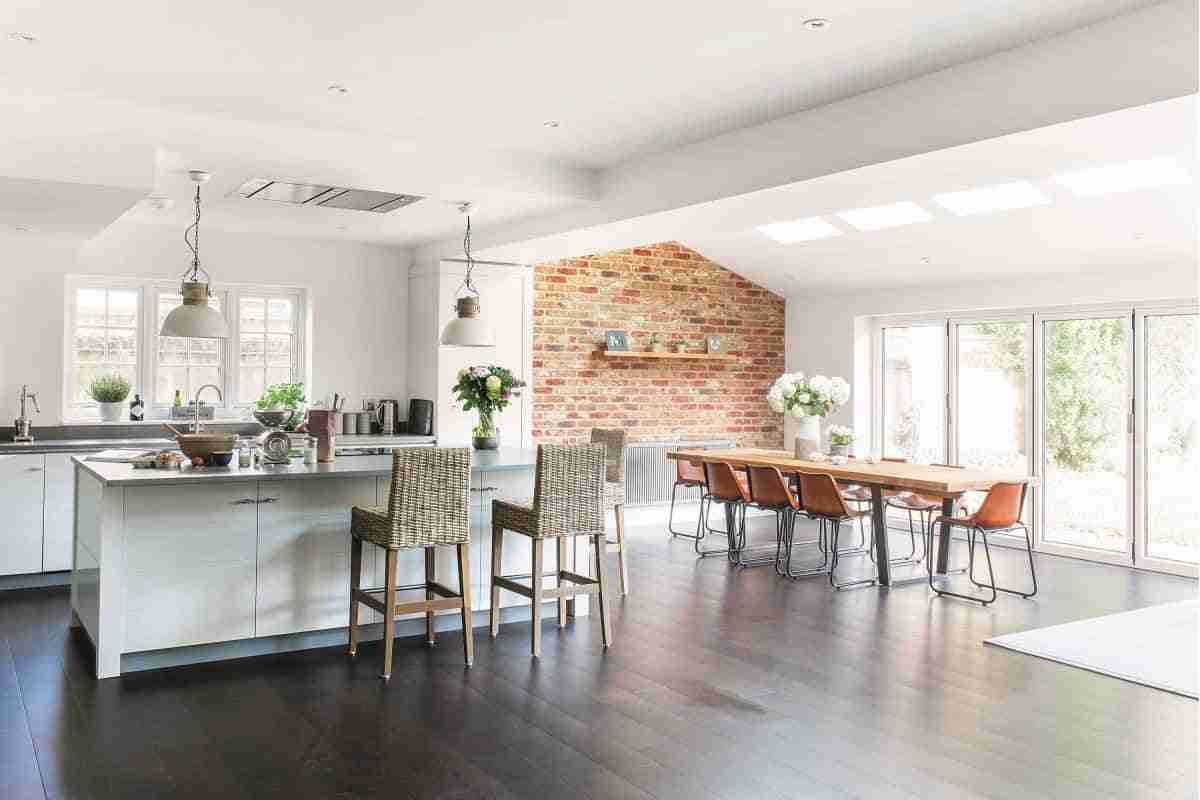 Cocinas sin muebles altos: cómo decorarlas