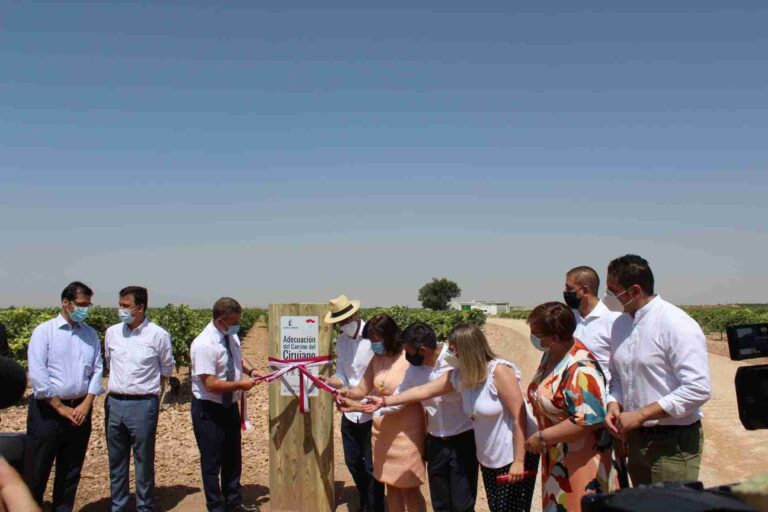 Alcázar acompaña al presidente Page en la inauguración del arreglo del Camino del Cirujano