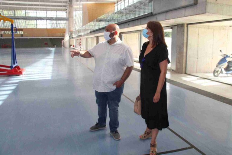 La Directora General de Deportes acompañada del concejal de Deportes visitan el Pabellón Vicente Paniagua