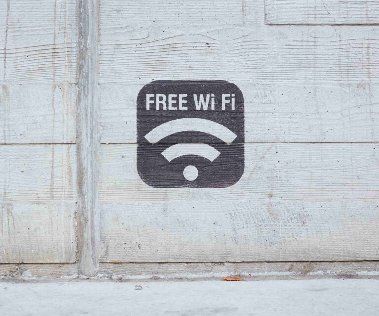 Dos puntos de acceso WiFi gratis disponibles en espacios públicos en Alcázar de San Juan
