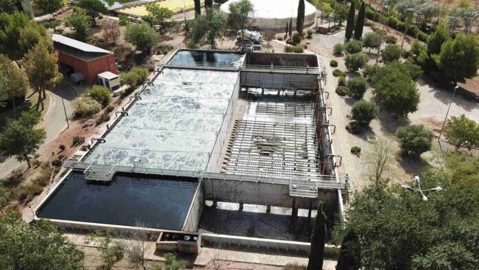 Reactor-biologico-durante-extraccion-fango-alcazar