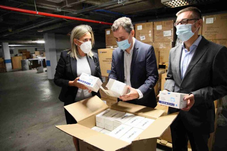 La ciudad recibe más de 20.000 mascarillas del Gobierno central cuyo reparto será coordinado por Policía Local y Protección Civil