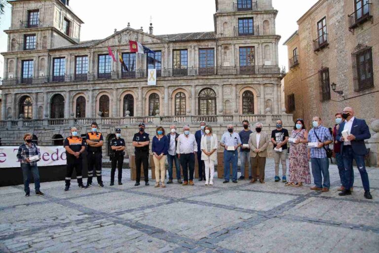 Milagros Tolón hace entrega de las mascarillas del Gobierno central a las AAVV y les agradece su colaboración y sensibilidad