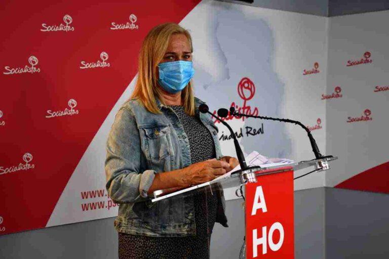 Senadora del PSOE Carmen Mínguez destaca labor de los profesores y profesoras, y de todo el personal de los centros