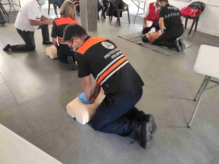 Protección Civil de Alcázar sigue formándose en RCP y uso del DESA