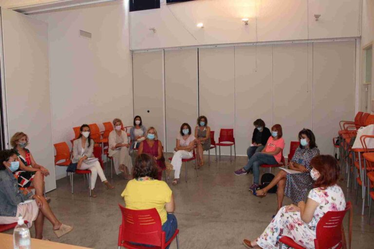 La delegada de Igualdad de la Junta de comunidades de Castilla La Mancha felicita al ayuntamiento por la gestión de los recursos de la Mujer