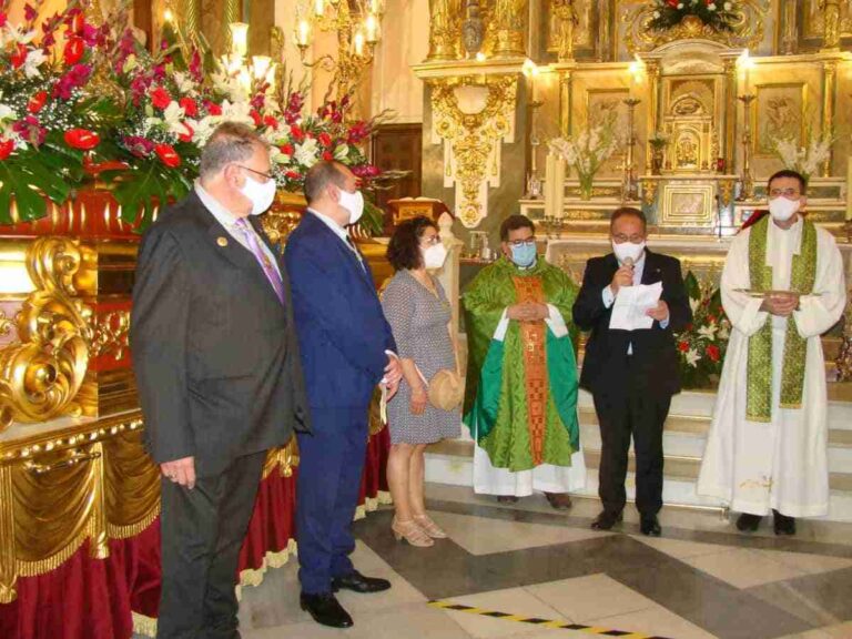 La Hermandad Mayordomía impone medallas a nuevos mayordomos, camareras y servidores