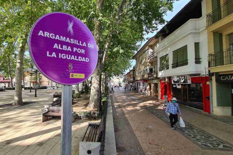 Señales viales contra la violencia machista en Argamasilla de Alba