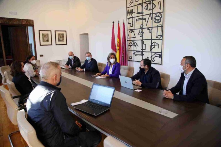 Toledo y UCLM conocen el proyecto de la compañía Ahí+ que pretende implantar un centro de I+D+i en Toledo