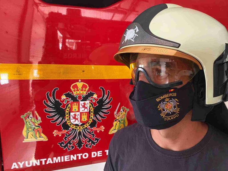 Bomberos interviene en la extinción de un incendio que se salda sin daños personales en un establecimiento hostelero del Casco