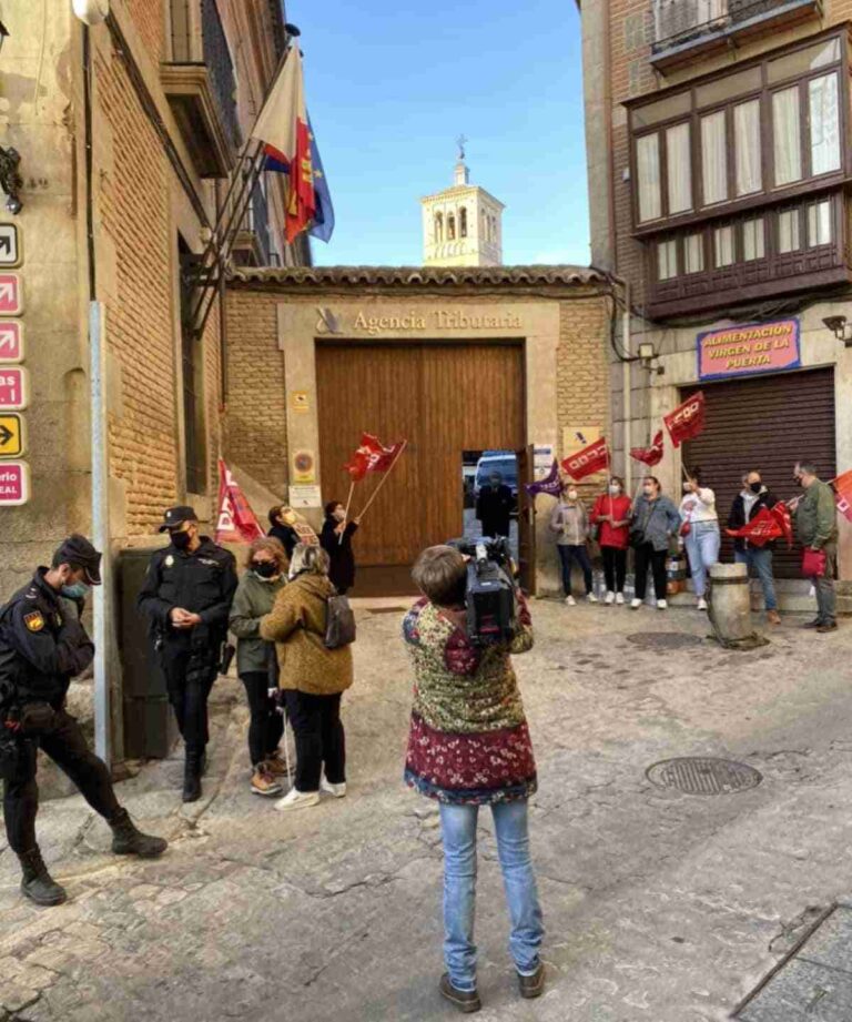 La contrata de la limpieza de la Agencia Tributaria no paga a sus trabajadoras